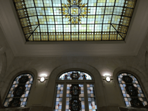 hanskraan wayfinding - Glas in lood plafond B30 rijksoverheid